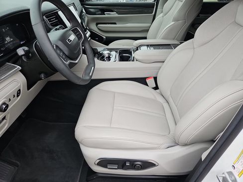 Used 2022 Jeep Wagoneer Series II w/ Flexible Seating Group AWD/4WD image 13