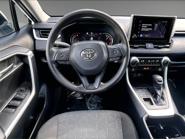 Used 2025 Toyota RAV4 XLE AWD/4WD image 5