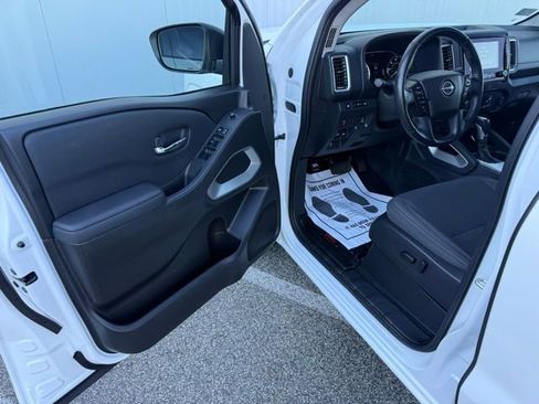 Used 2023 Nissan Frontier SV w/ Technology Package image 15