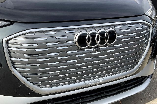 Used 2025 Audi Q4 e-tron Prestige AWD/4WD image 29