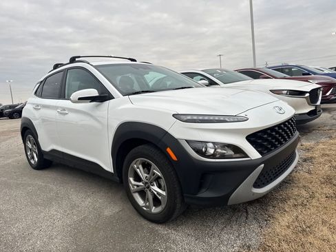 Used 2022 Hyundai Kona SEL image 3