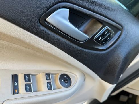 Used 2017 Ford Escape Titanium AWD/4WD image 29