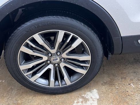 Used 2017 Ford Explorer Platinum image 9