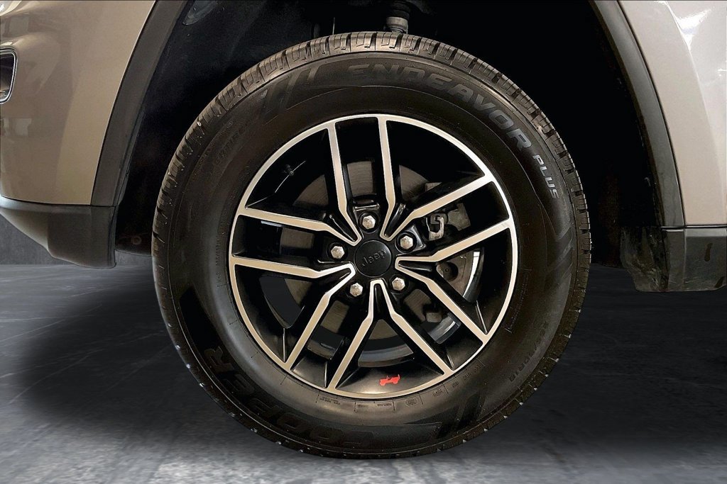 Used 2019 Jeep Grand Cherokee Trailhawk AWD/4WD image 34