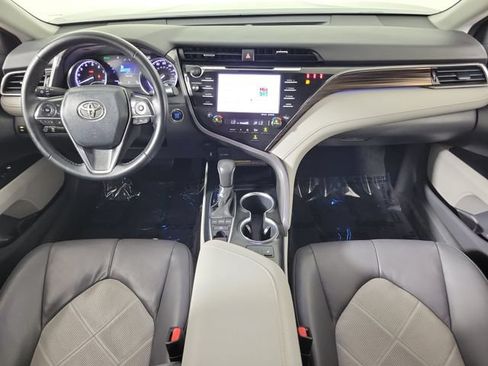 Used 2019 Toyota Camry XLE FWD image 16