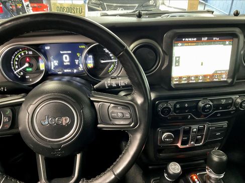 Used 2023 Jeep Wrangler Unlimited w/ Cold Weather Group image 19