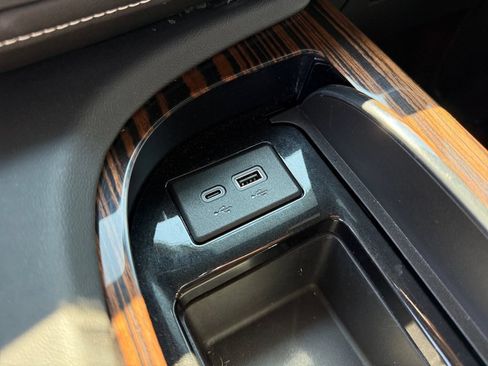 Used 2024 Cadillac Escalade ESV Premium Luxury AWD/4WD image 36