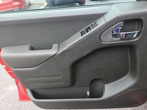 Used 2015 Nissan Frontier SV image 15