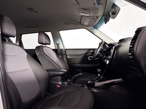 Used 2018 Kia Soul + FWD image 29