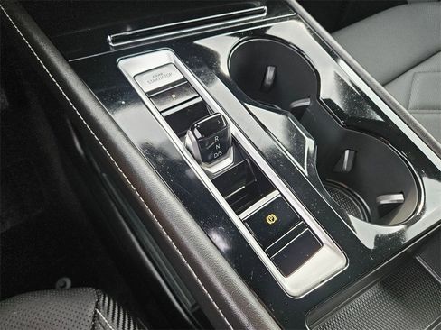 Used 2025 Volkswagen Atlas Cross Sport SE image 28