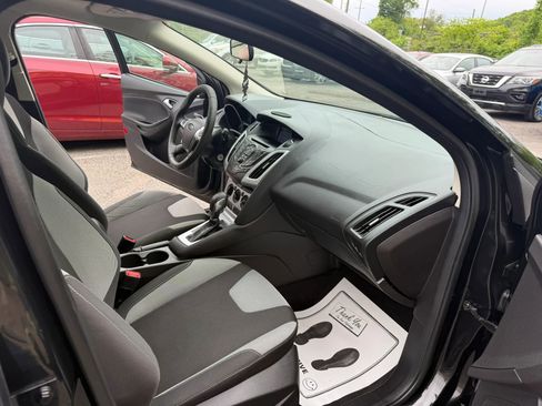 Used 2014 Ford Focus SE w/ SE Sport Package FWD image 10