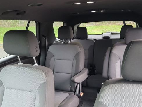 Used 2023 Chevrolet Traverse LT image 25