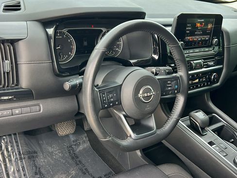 Used 2024 Nissan Pathfinder SV AWD/4WD image 10