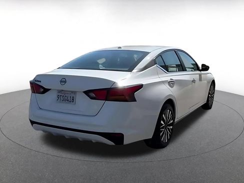 Used 2025 Nissan Altima 2.5 SV FWD image 14