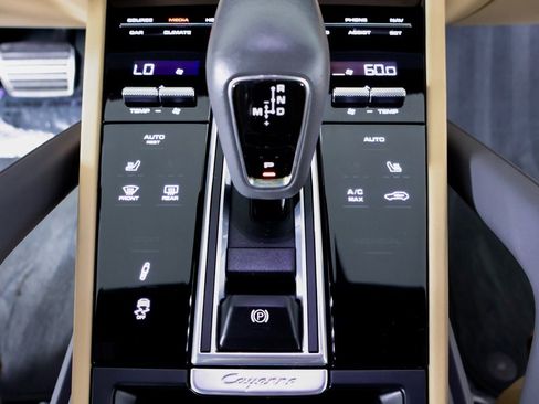 Used 2022 Porsche Cayenne S image 18