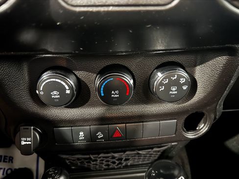 Used 2018 Jeep Wrangler Unlimited Sport w/ Max Tow Package AWD/4WD image 27