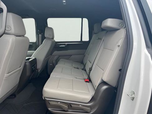 New 2026 Chevrolet Suburban LT w/ LPO, Chrome Package RWD image 32