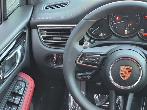 New 2026 Porsche Macan image 16