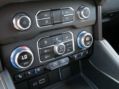 Used 2024 GMC Yukon AT4 AWD/4WD image 24