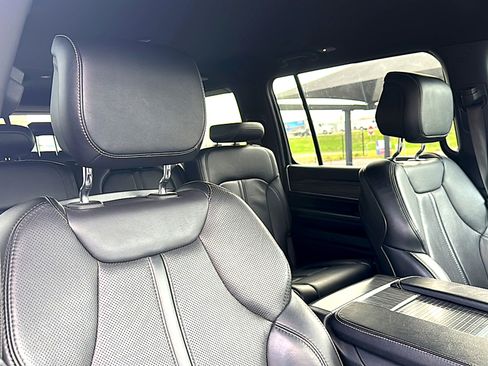 Used 2024 Jeep Wagoneer L Series II image 25