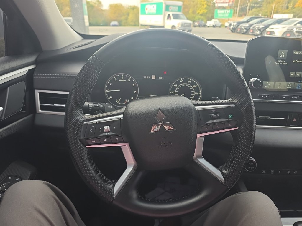 Used 2023 Mitsubishi Outlander SE AWD/4WD image 19