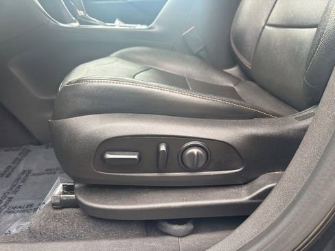 Used 2020 Chevrolet Equinox LT w/ Midnight Edition image 16