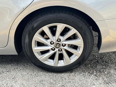 Used 2022 Toyota Camry LE FWD image 5