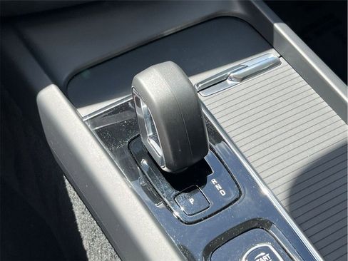 Used 2024 Volvo S60 B5 Core image 43