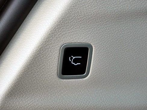 New 2023 Chrysler Pacifica Limited image 19