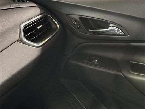 Used 2022 Chevrolet Equinox LT image 25