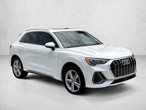 Used 2020 Audi Q3 2.0T Premium w/ Convenience Package AWD/4WD image 12