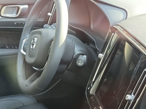 Certified 2023 Volvo XC40 B5 Plus w/ Driver Assist Package image 14