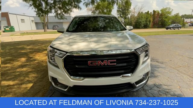 Certified 2024 GMC Terrain SLE w/ LPO, Floor Liner Package FWD image 3