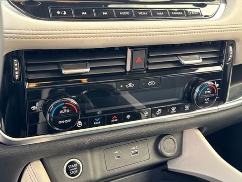 Used 2023 Nissan Rogue SL w/ SL Premium Package image 21