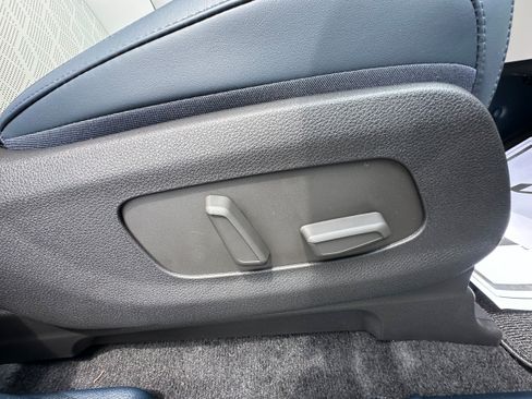 New 2026 Kia Carnival EX FWD image 21