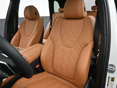 New 2026 BMW X5 xDrive50e image 10