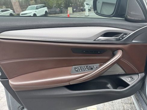 Used 2018 BMW M550i xDrive image 9