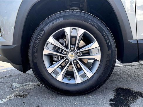 Used 2025 Chevrolet Equinox LT image 8