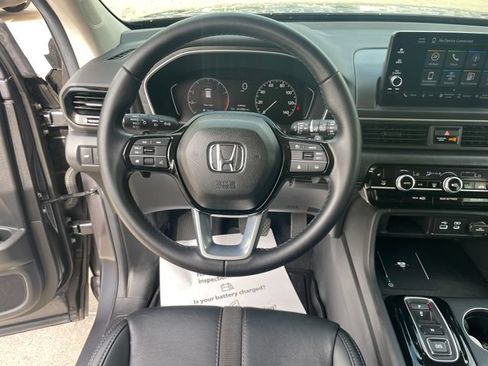 Used 2025 Honda Pilot EX-L image 23