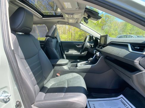 Used 2022 Toyota RAV4 XLE Premium AWD/4WD image 28