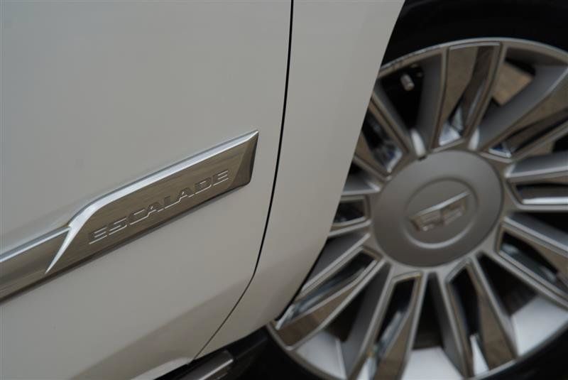 Used 2016 Cadillac Escalade Platinum AWD/4WD image 19