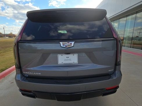 Used 2022 Cadillac Escalade Sport Platinum image 4