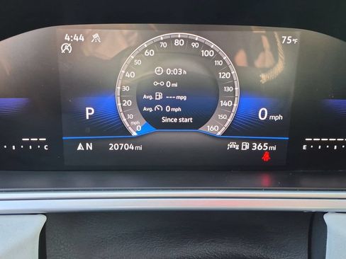 Used 2025 Volkswagen Taos SE AWD/4WD image 16