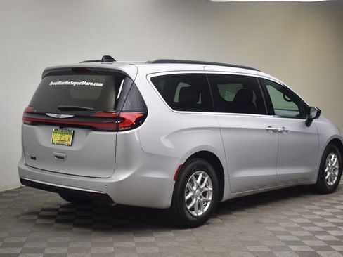 New 2026 Chrysler Pacifica Select image 6