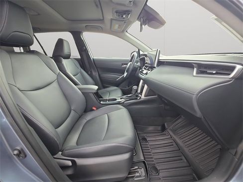 Used 2023 Toyota Corolla Cross XLE image 15