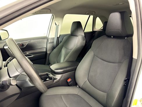 Used 2021 Toyota RAV4 LE AWD/4WD image 17