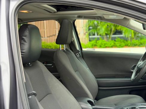Used 2022 Honda HR-V EX image 12