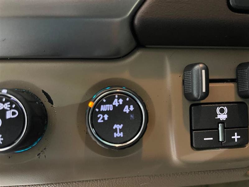 Used 2015 Chevrolet Suburban LTZ AWD/4WD image 19