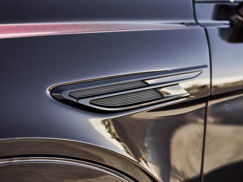 Used 2022 Bentley Bentayga AWD/4WD image 8