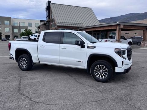 Used 2023 GMC Sierra 1500 AT4 w/ AT4 Preferred Package AWD/4WD image 3
